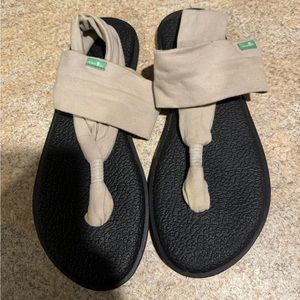 sanuk sandals